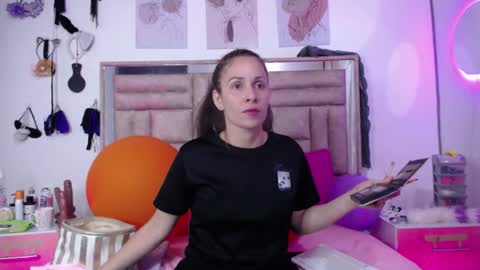 bombom_lux online show from 1, 8, 2026