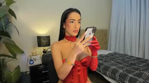 bombshelllaurax online show from 13, 2, 2026