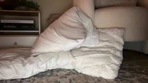 BonnettBonett   I cam from 4pm- 12am central time Costa Rica online show from 10, 2, 2025