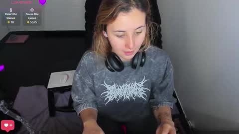 Bonnie Help me reach 500 likes online show from 5, 2, 2026