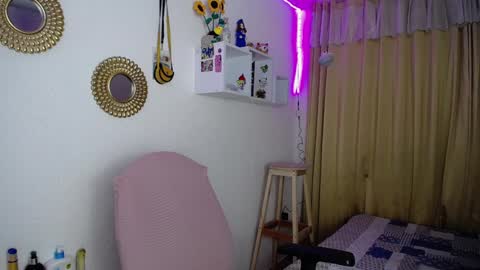 Snapshot of bonny_clyde_xx_ chatting on 4, 1, 2025 Soffy Brooks Independent model online show from 4, 1, 2025