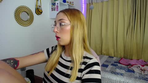 Snapshot of bonny_clyde_xx_ chatting on 21, 1, 2025 Soffy Brooks Independent model online show from 21, 1, 2025