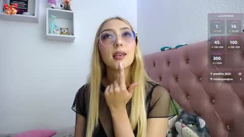 Snapshot of bonny_clyde_xx_ chatting on 11, 11, 2025 Soffy Brooks Independent model online show from 11, 11, 2025