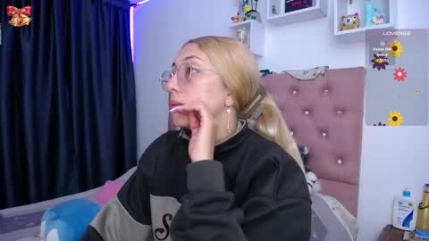 Snapshot of bonny_clyde_xx_ chatting on 14, 12, 2025 Soffy Brooks Independent model online show from 14, 12, 2025