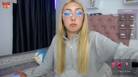 Snapshot of bonny_clyde_xx_ chatting on 15, 12, 2025 Soffy Brooks Independent model online show from 15, 12, 2025