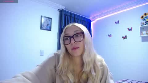 Soffy Brooks Independent model online show from 22, 4, 2026