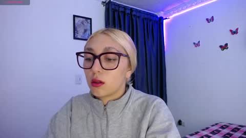 Soffy Brooks Independent model online show from 28, 4, 2026