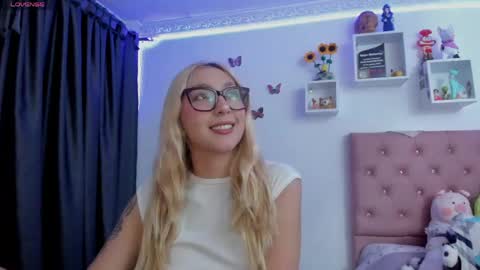 Soffy Brooks Independent model online show from 28, 5, 2026