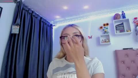 Soffy Brooks Independent model online show from 31, 5, 2026