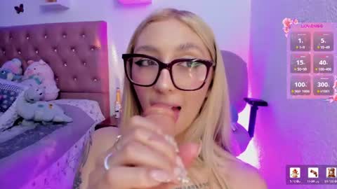 Soffy Brooks Independent model online show from 11, 6, 2026