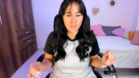 Snapshot of bonny_greylm chatting on 19, 12, 2025 sofia online show from 19, 12, 2025
