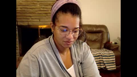 Queen Bon Vivantt online show from 3, 11, 2025