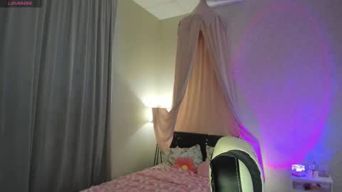 Milena online show from 10, 10, 2025