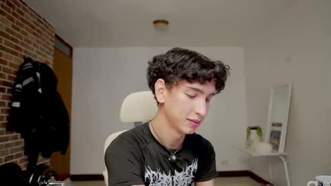 Snapshot of boream_ chatting on 18, 12, 2025 Bream online show from 18, 12, 2025