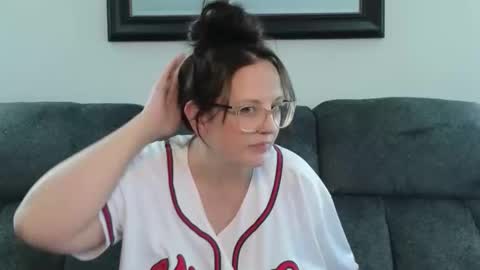 Snapshot of boredbustyhousewife chatting on 19, 5, 2026 boredbustyhousewife online show from 19, 5, 2026