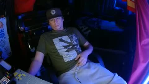 Bowerboi1217 online show from 25, 11, 2025