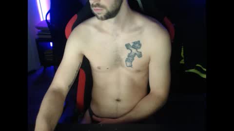 boy_t0y89 online show from 4, 12, 2024