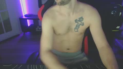 boy_t0y89 online show from 5, 2, 2025