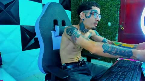 boy_tatto77 online show from 27, 5, 2026