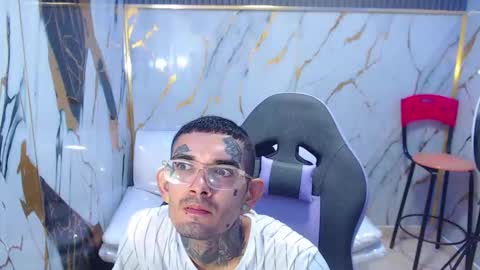 boy_tatto777 online show from 22, 9, 2025