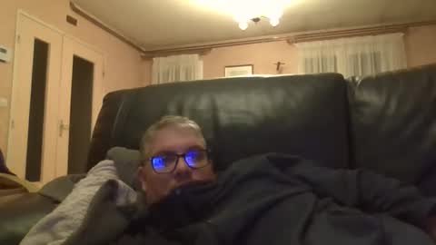 Snapshot of bozo81 chatting on 19, 11, 2025 bozo81 online show from 19, 11, 2025