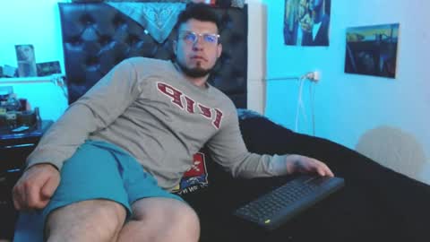 brad hot boy online show from 4, 3, 2026