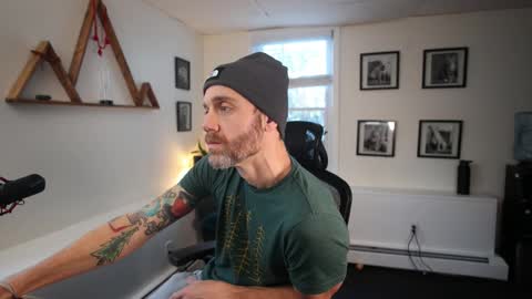 Snapshot of bradbronton chatting on 15, 12, 2025 BradBronton online show from 15, 12, 2025