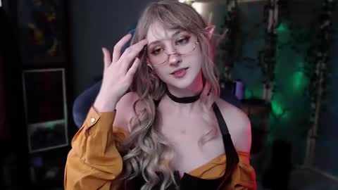 Snapshot of brandy_queen chatting on 4, 3, 2025 Aurorabut ur dad just calls me Rory online show from 4, 3, 2025