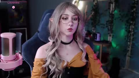 Snapshot of brandy_queen chatting on 4, 3, 2025 Aurorabut ur dad just calls me Rory online show from 4, 3, 2025