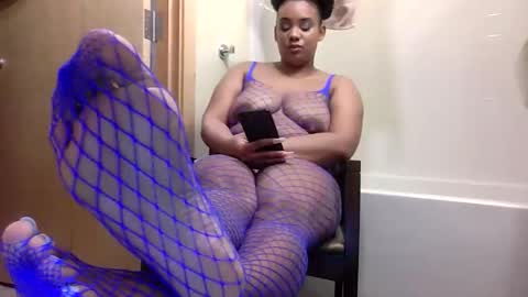 Snapshot of brazilaveaux chatting on 11, 11, 2025 brazilaveaux online show from 11, 11, 2025