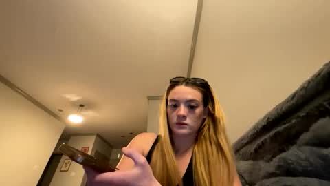 Snapshot of breezybabyy00 chatting on 27, 11, 2025 Brooke baby online show from 27, 11, 2025