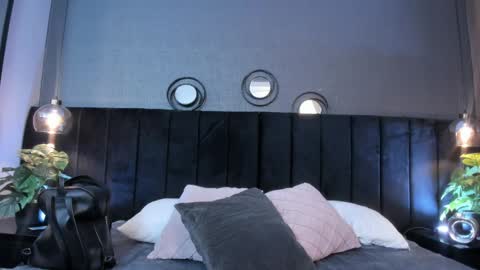   online show from 21, 4, 2026