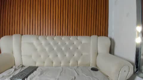 brenda_thomp online show from 19, 6, 2026