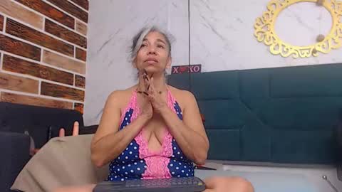 BRENDA VELASQUEZ online show from 30, 11, 2025