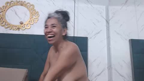 BRENDA VELASQUEZ online show from 22, 4, 2026