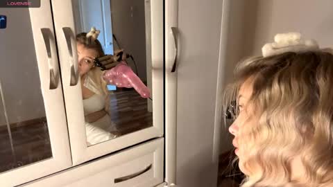 Mia   online show from 21, 4, 2026