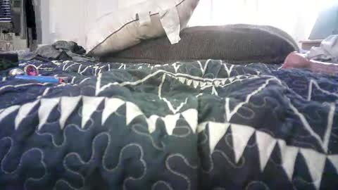 Snapshot of bri20fu chatting on 28, 4, 2026 raining down on me online show from 28, 4, 2026