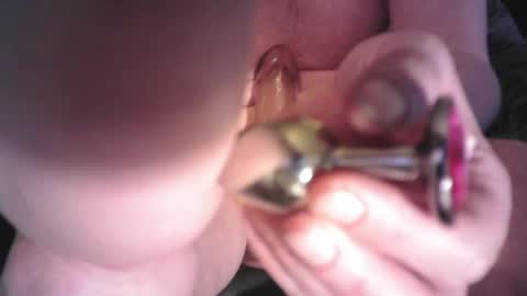 Snapshot of bri20fu chatting on 6, 5, 2026 raining down on me online show from 6, 5, 2026