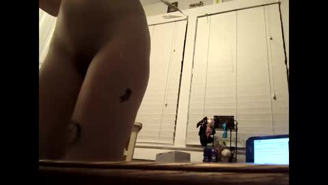 Snapshot of bri_ant chatting on 27, 10, 2025 bri_ant online show from 27, 10, 2025