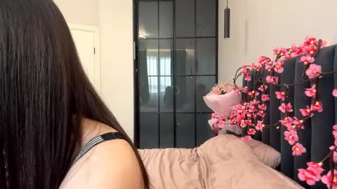 I am Valery ntmu Lets hit 10 Thumbs Up together We are almost done online show from 19, 4, 2026