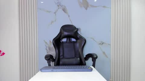    online show from 19, 4, 2026