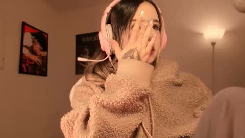 Nat  Independent model  Please help me to reach 200 thumbs up online show from 15, 1, 2026