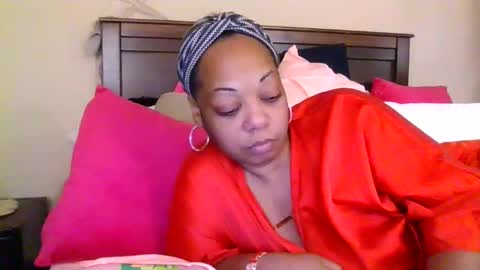 Snapshot of brownroundrenee chatting on 4, 6, 2026 brownroundrenee online show from 4, 6, 2026