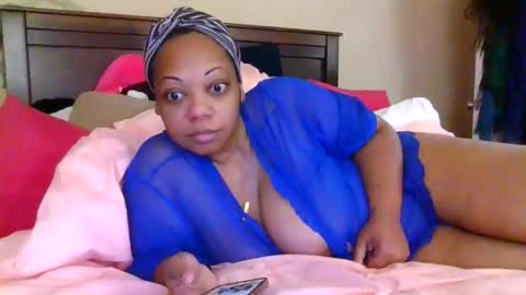 Snapshot of brownroundrenee chatting on 5, 6, 2026 brownroundrenee online show from 5, 6, 2026