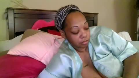 Snapshot of brownroundrenee chatting on 7, 6, 2026 brownroundrenee online show from 7, 6, 2026