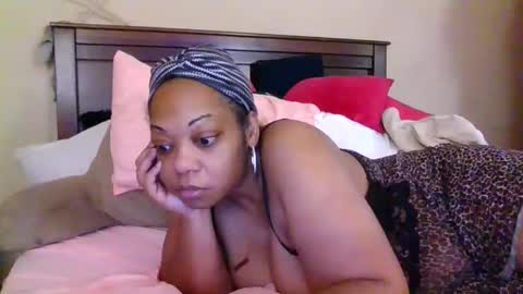 Snapshot of brownroundrenee chatting on 9, 6, 2026 brownroundrenee online show from 9, 6, 2026