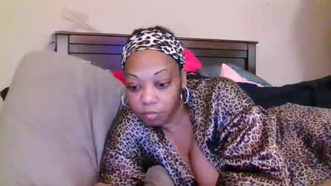 Snapshot of brownroundrenee chatting on 11, 6, 2026 brownroundrenee online show from 11, 6, 2026