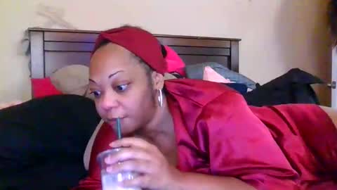 Snapshot of brownroundrenee chatting on 12, 6, 2026 brownroundrenee online show from 12, 6, 2026