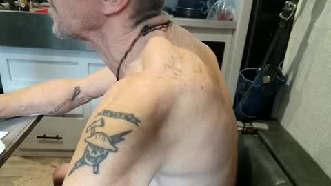 Steve... aka SkinnieDippin aka TimberTramp online show from 29, 11, 2025