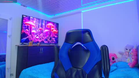 BRYAM INDEPENDENT MODEL online show from 22, 1, 2025